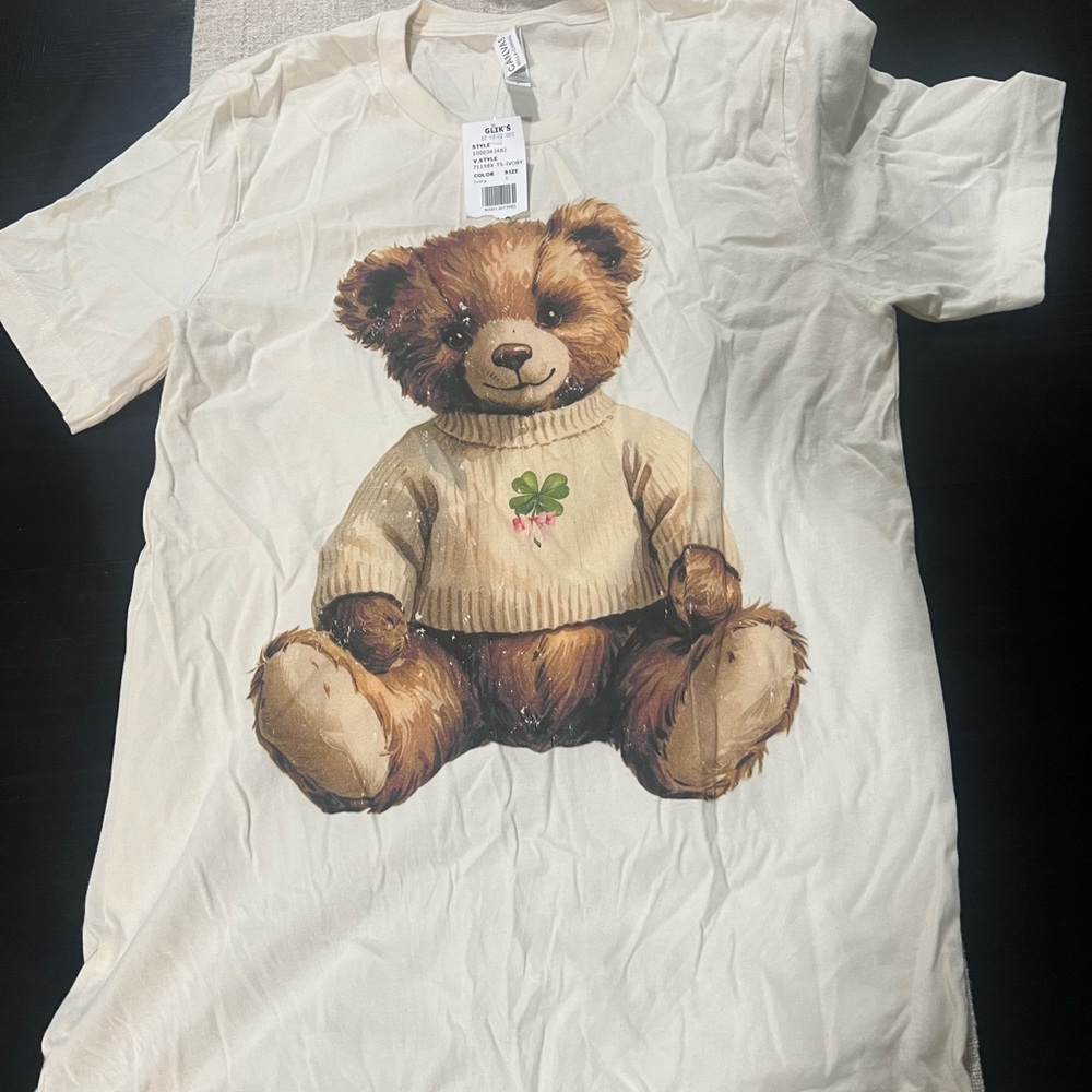 Graphic Ivory T-Shirt with Teddy Bear Design